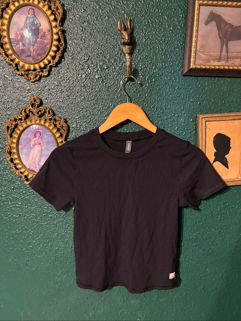 Vuori Women’s Cropped Ribbed Tight Shirt Black Sz Medium Modal Elastane